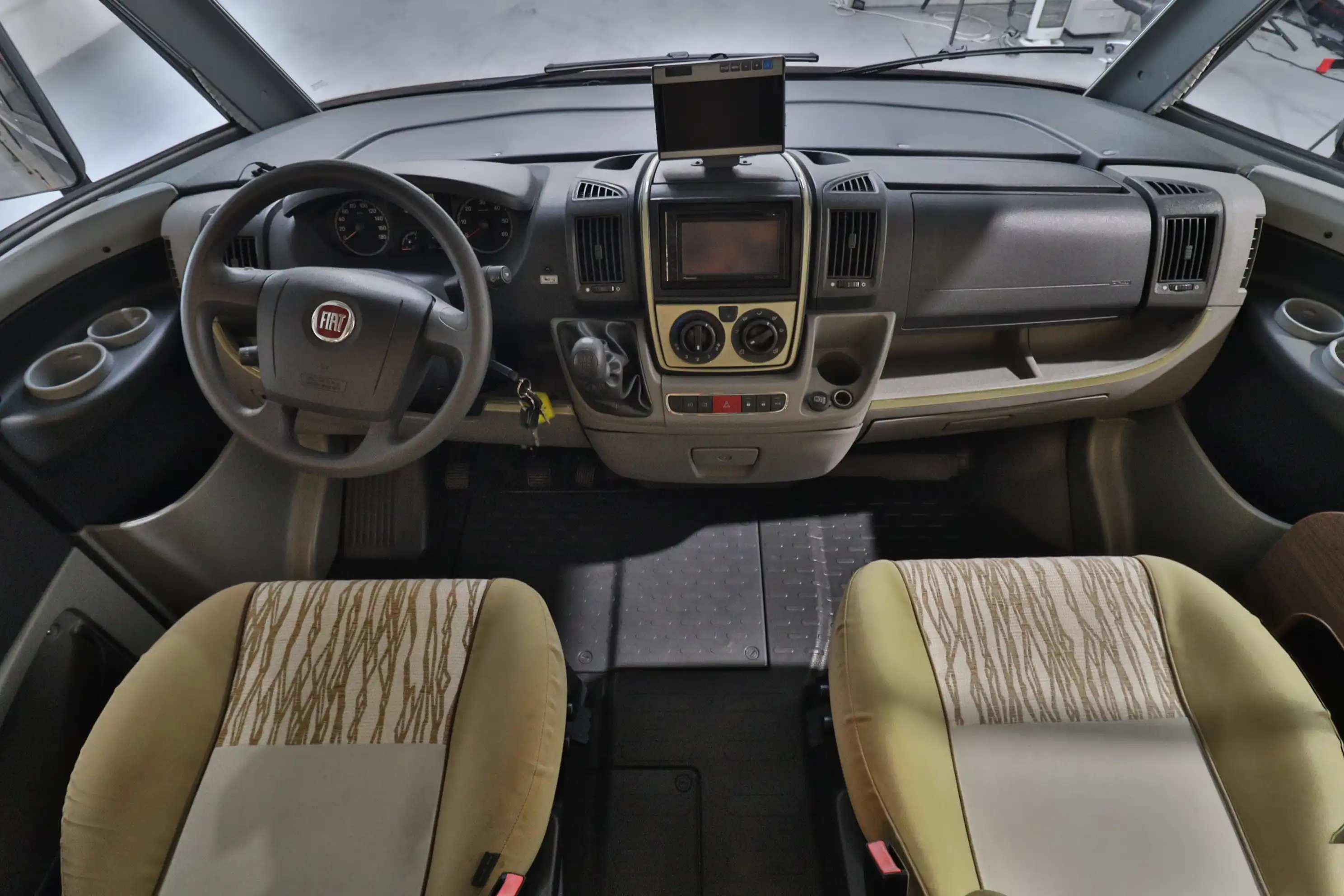 BUERSTNER I 900 G Elegance